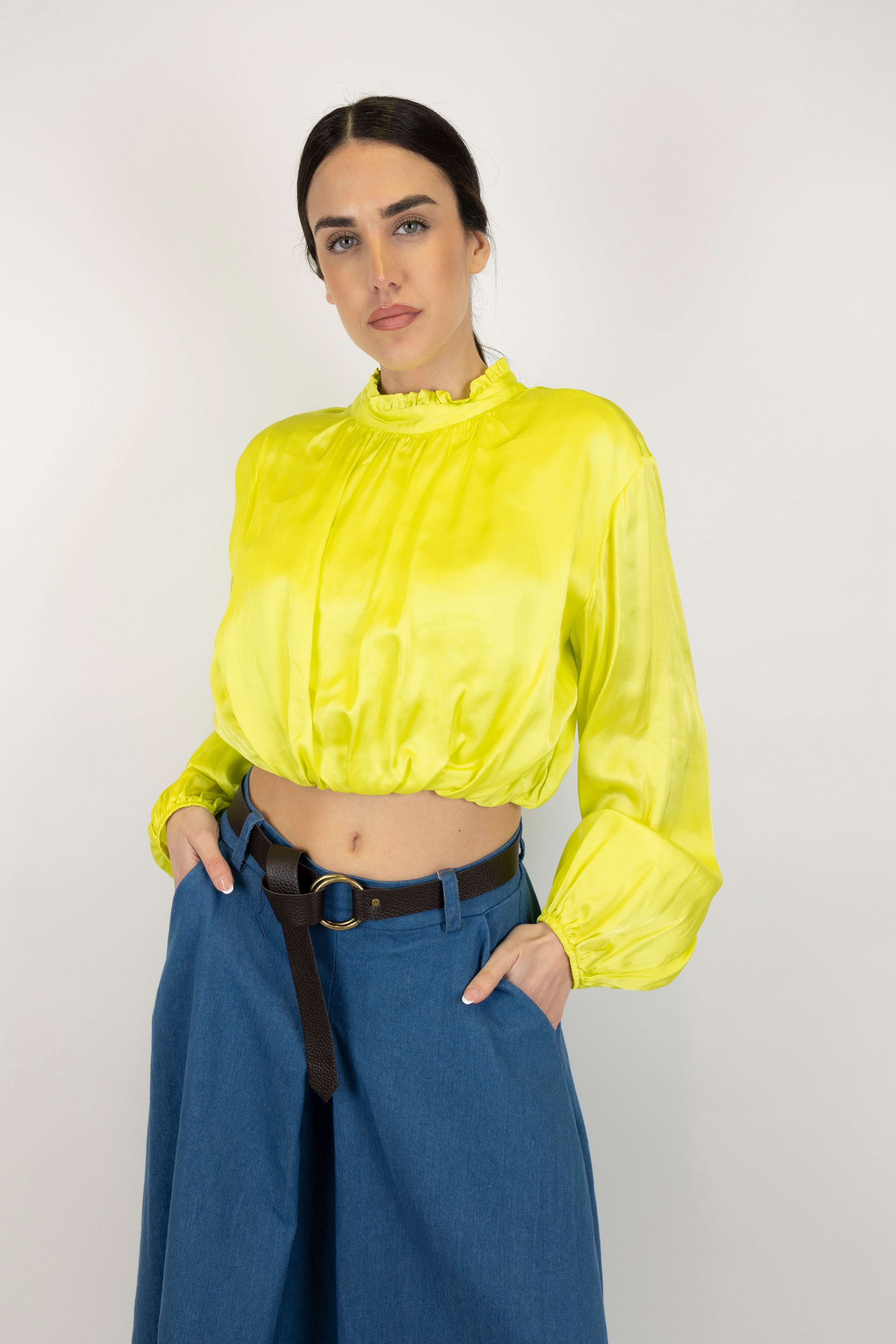 Tensione in - Blusa cropped collo con rouches in viscosa