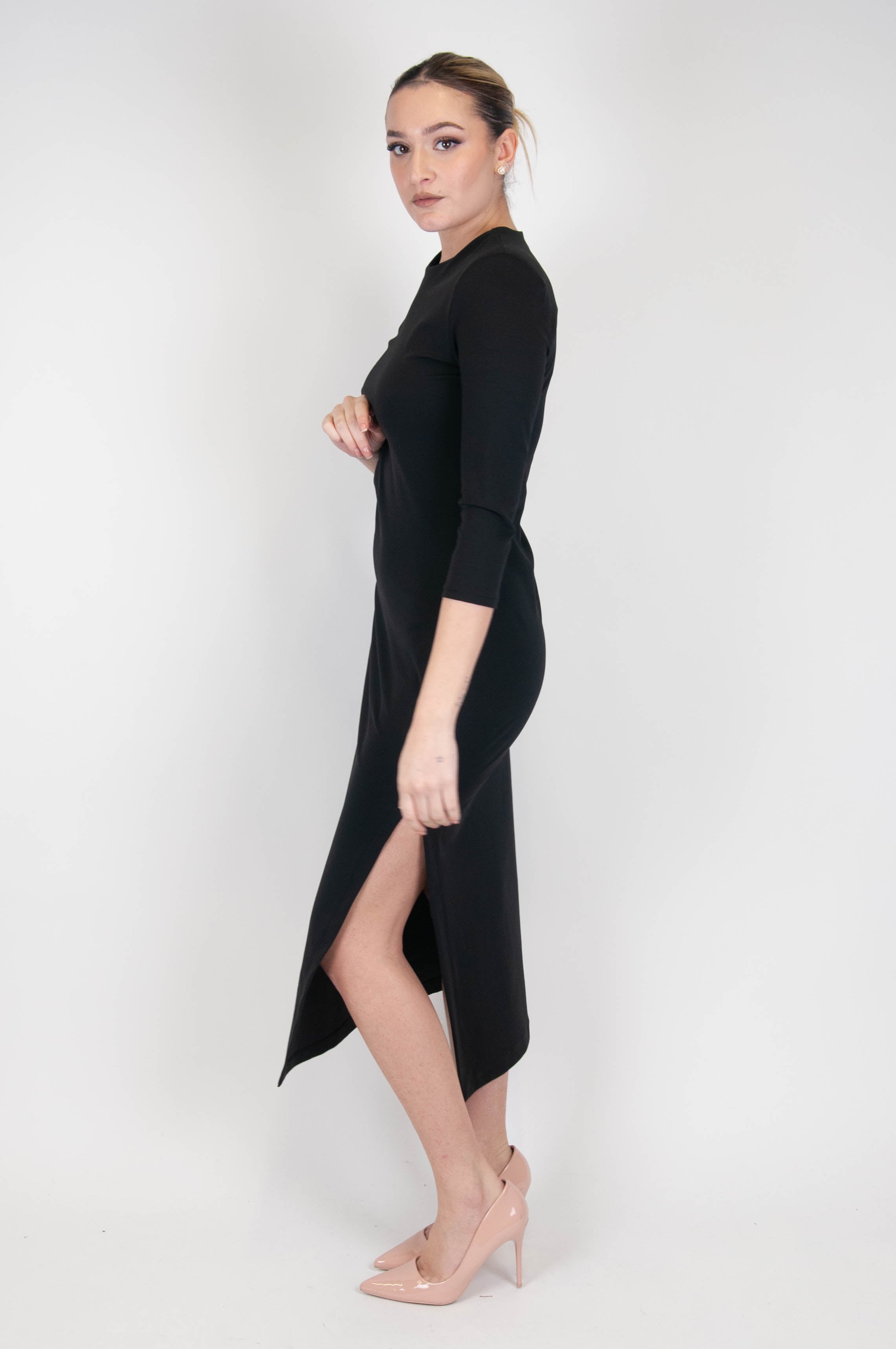 Tension in - Long Milan stitch dress with side slit and three-quarter sleeves