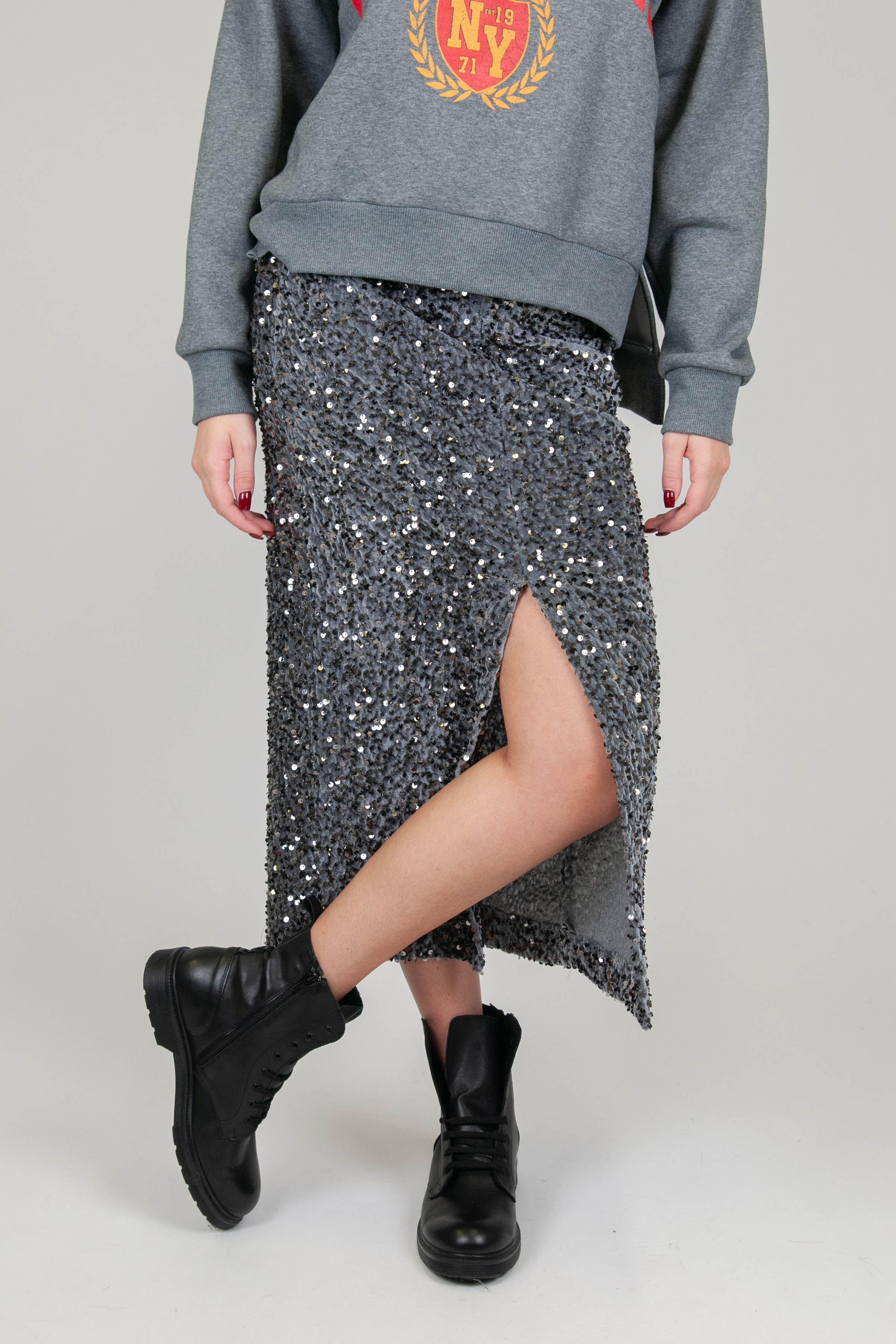 Tension in - Velvet and sequined skirt with central slit