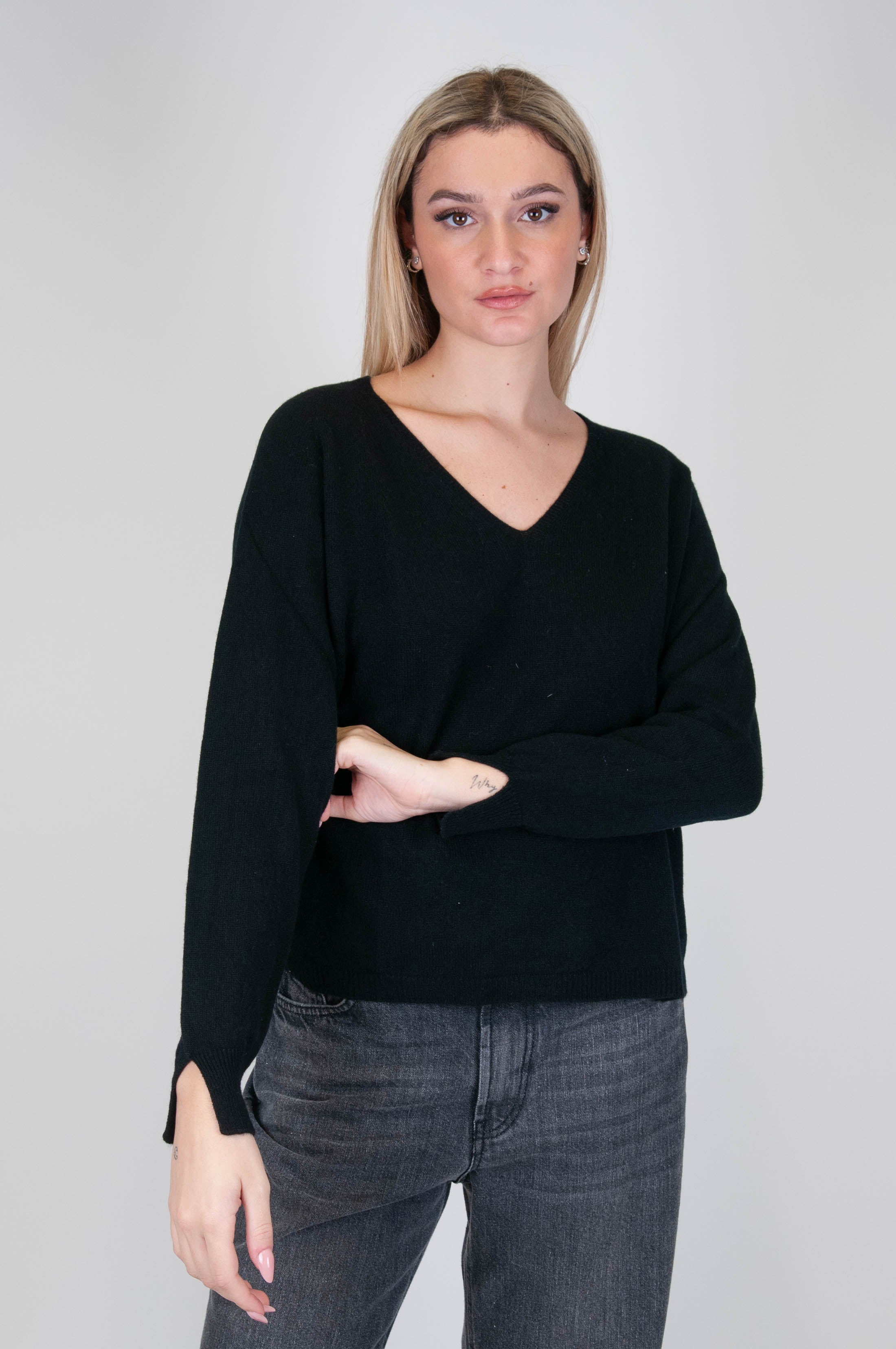 Motel - Maglia con scollo a V 100% in puro cashmere con spacchetti sui polsi