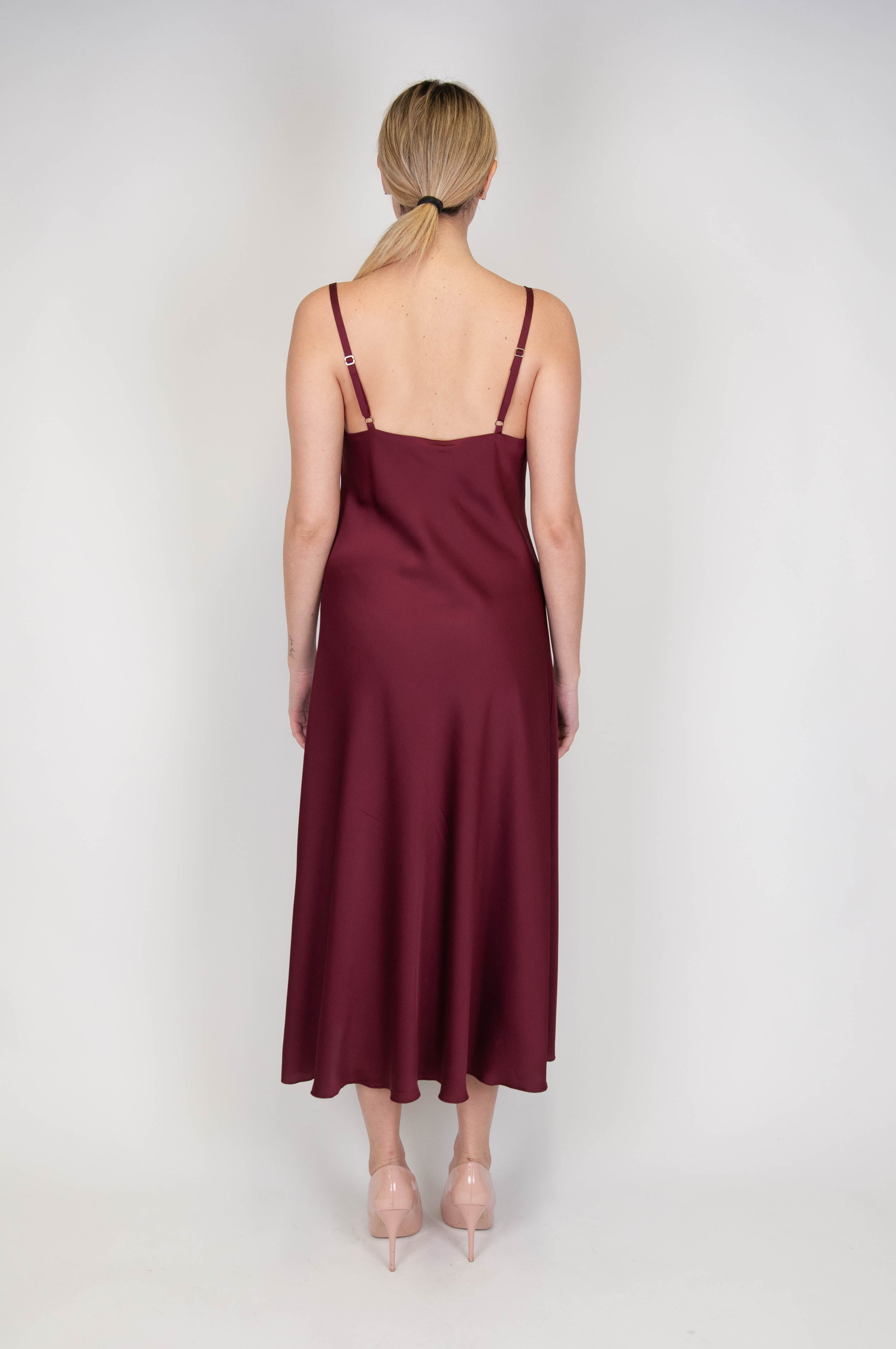 Tension in - Dress with adjustable satin straps