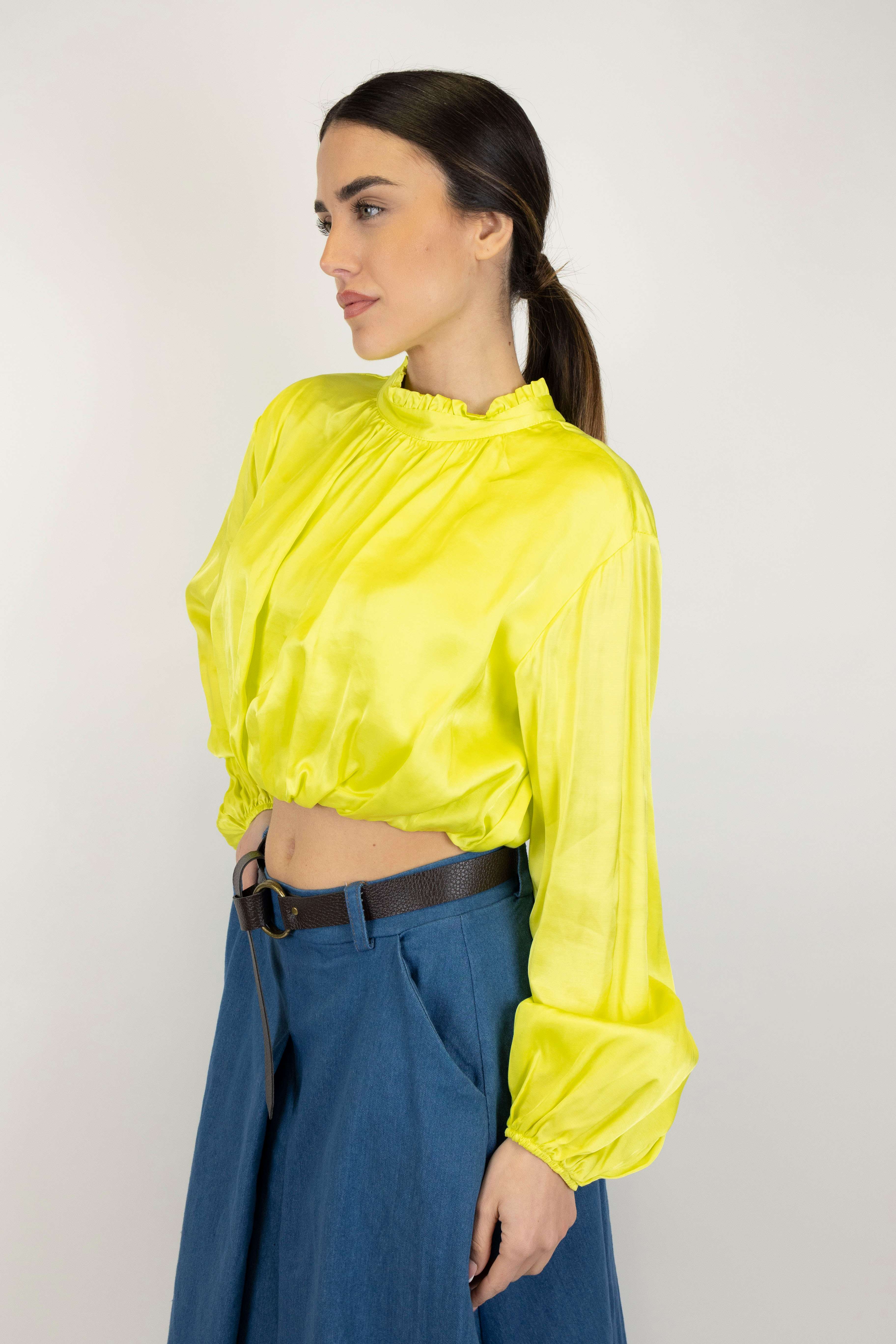 Tensione in - Blusa cropped collo con rouches in viscosa