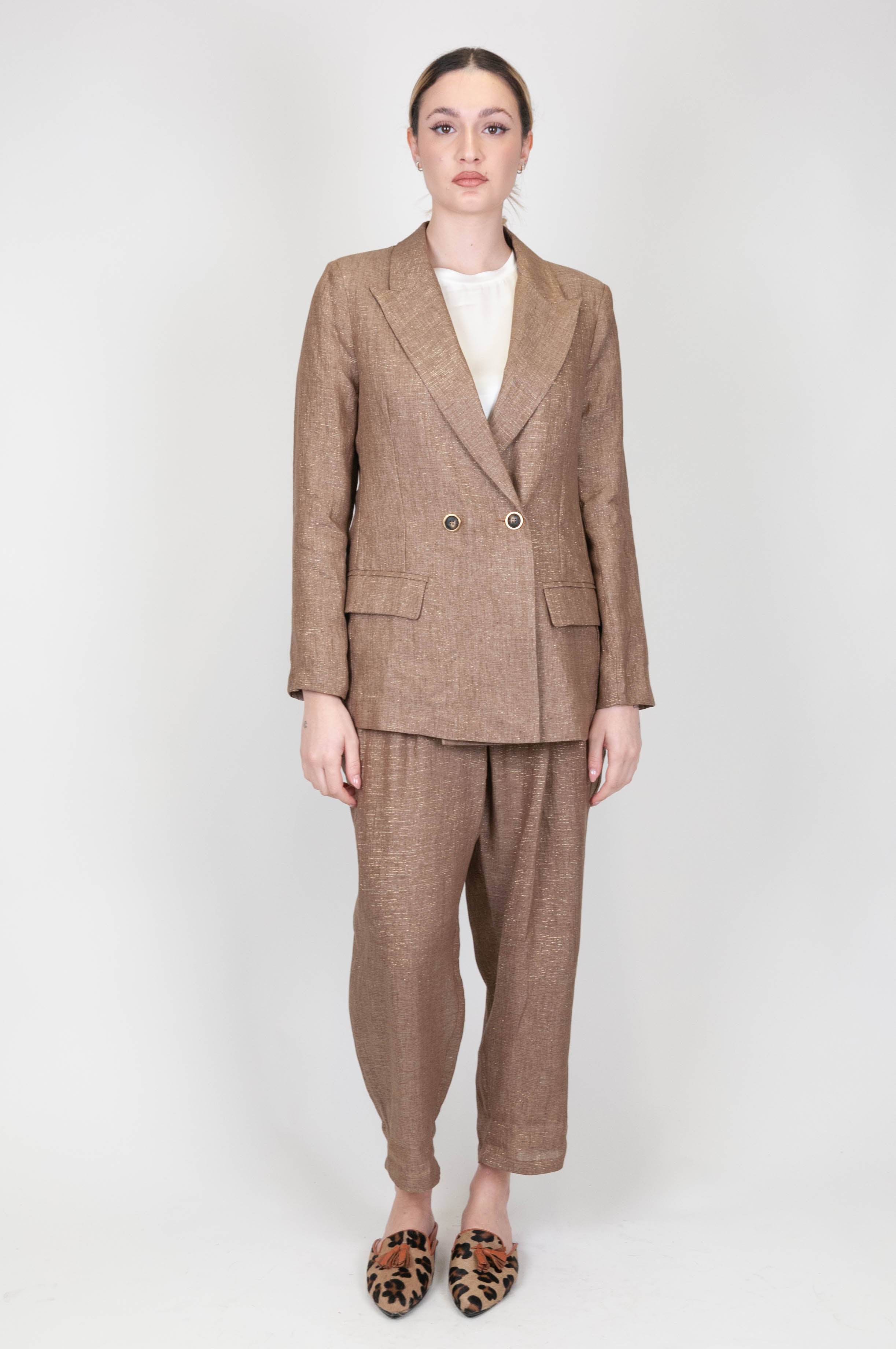 Motel - Trousers in laminated linen blend with pleats and elastic on the back