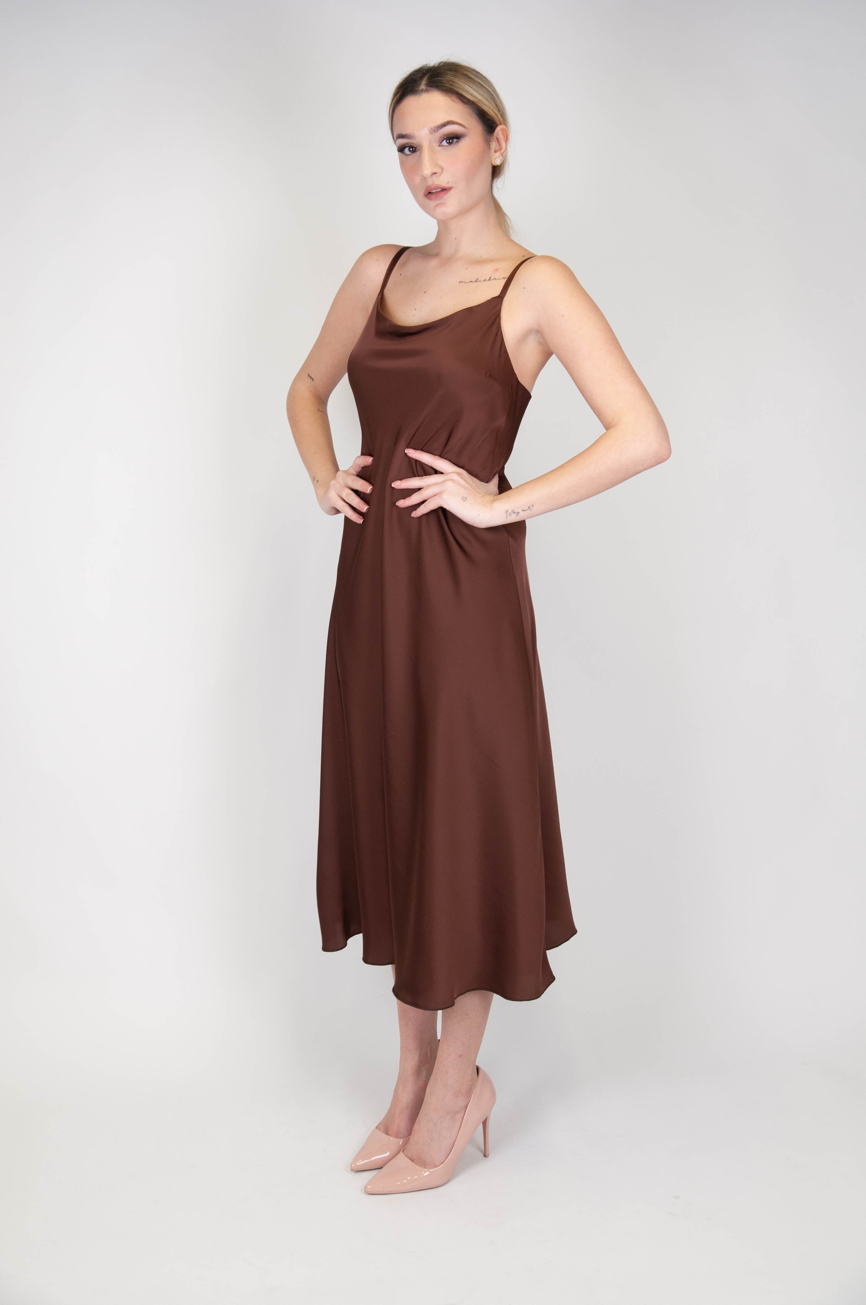 Tension in - Dress with adjustable satin straps