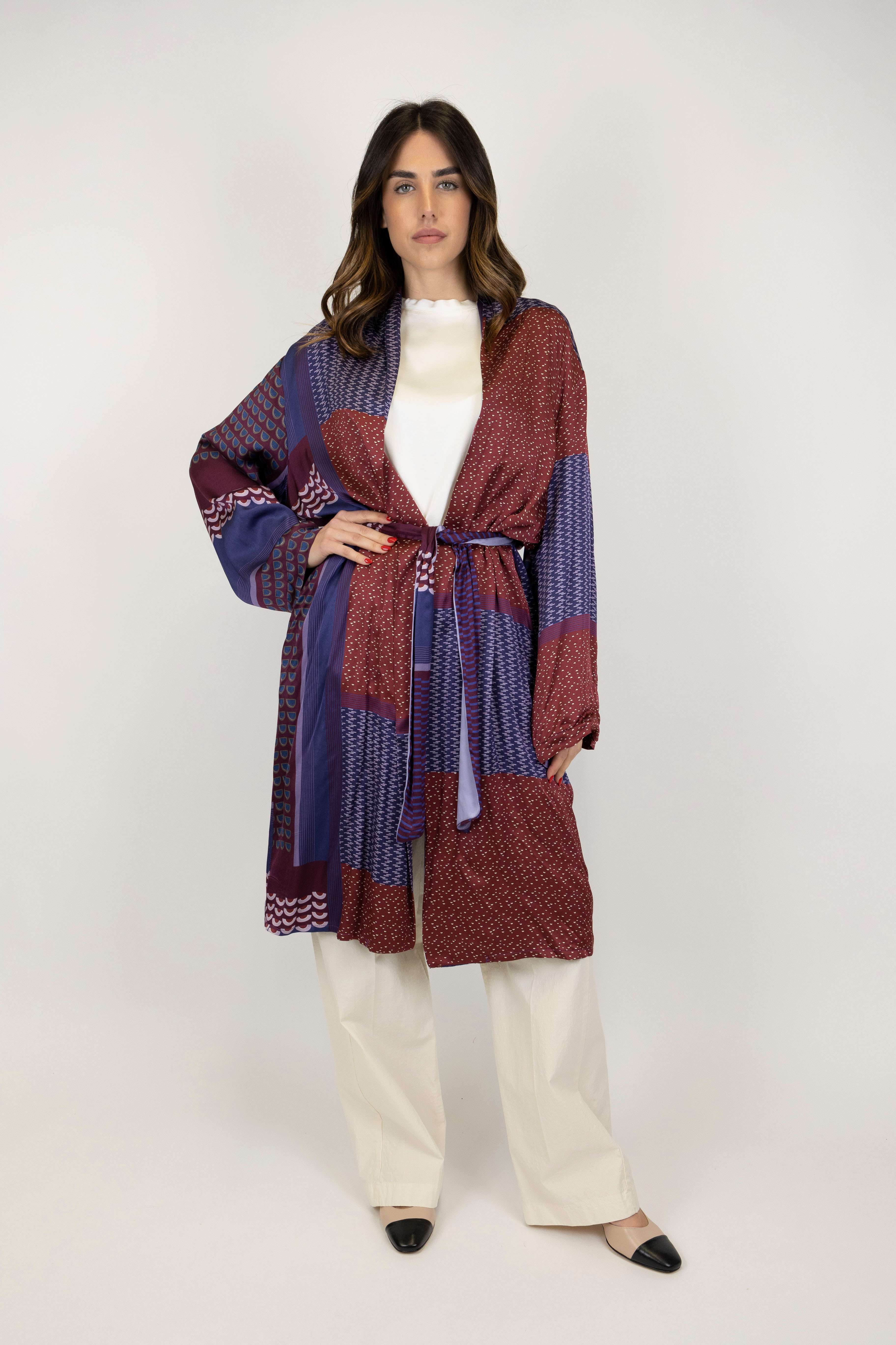Tension in - Abstract patterned kimono in satin