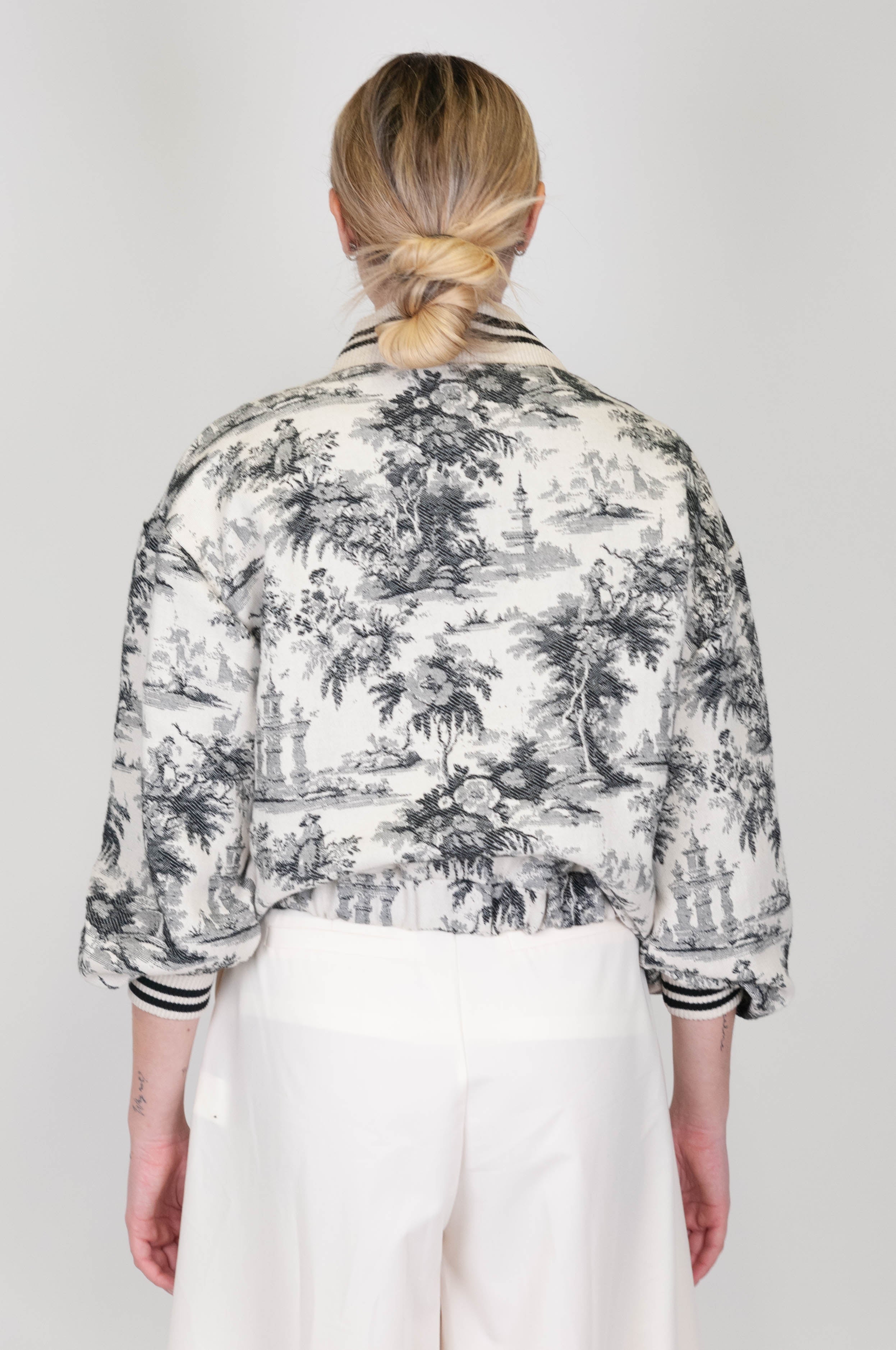 Tensione in - Giacca bomber in fantasia toile de jouy