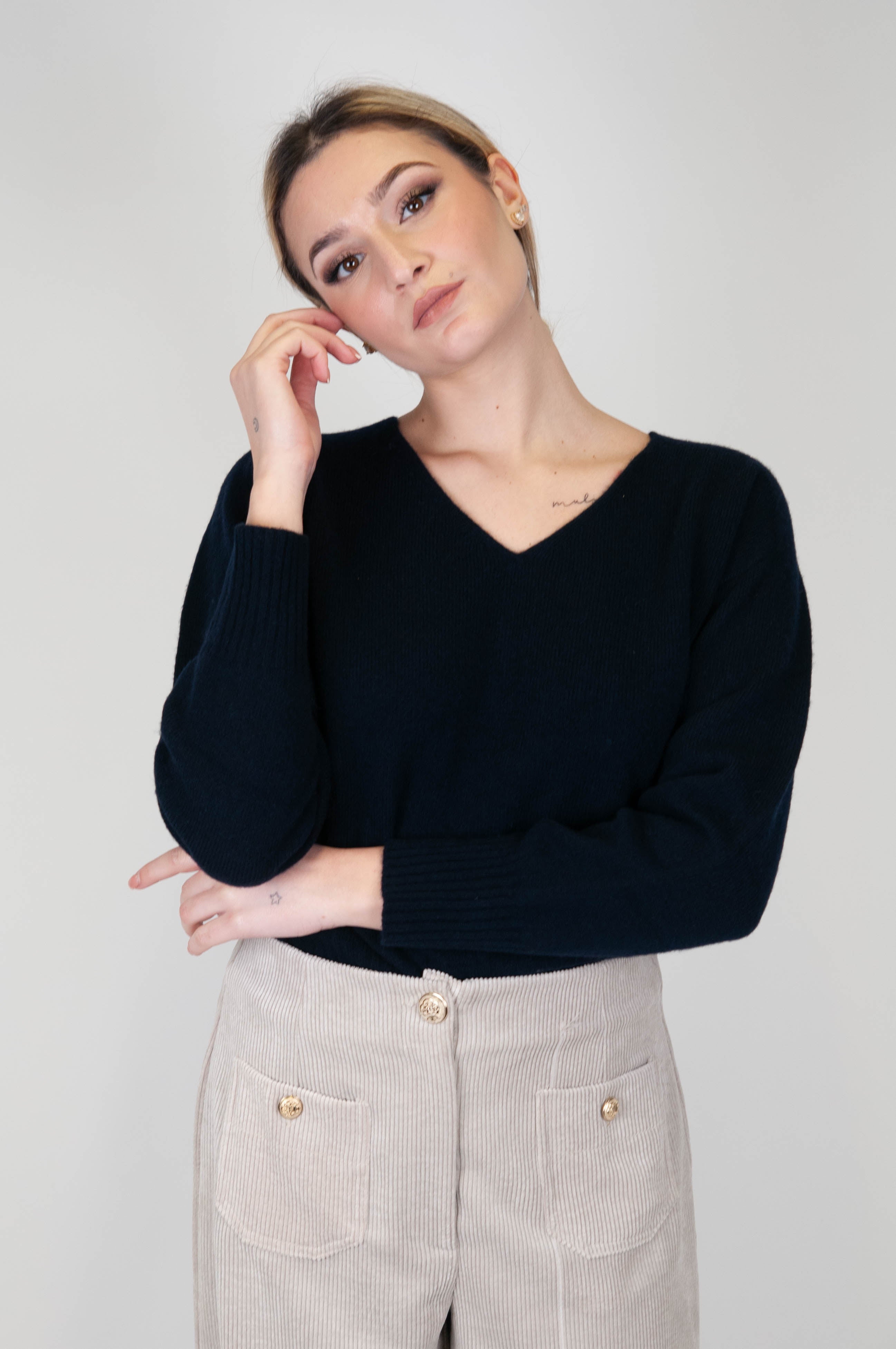 Tensione in - Maglia con scollo a V in misto cashmere