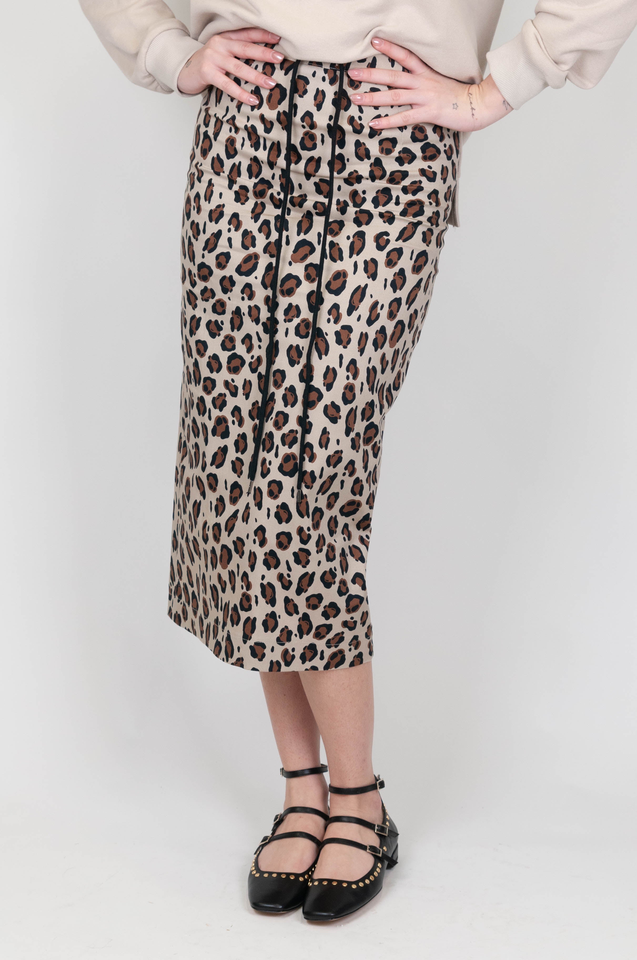Tension in - Pencil skirt with slit on the back with animal print