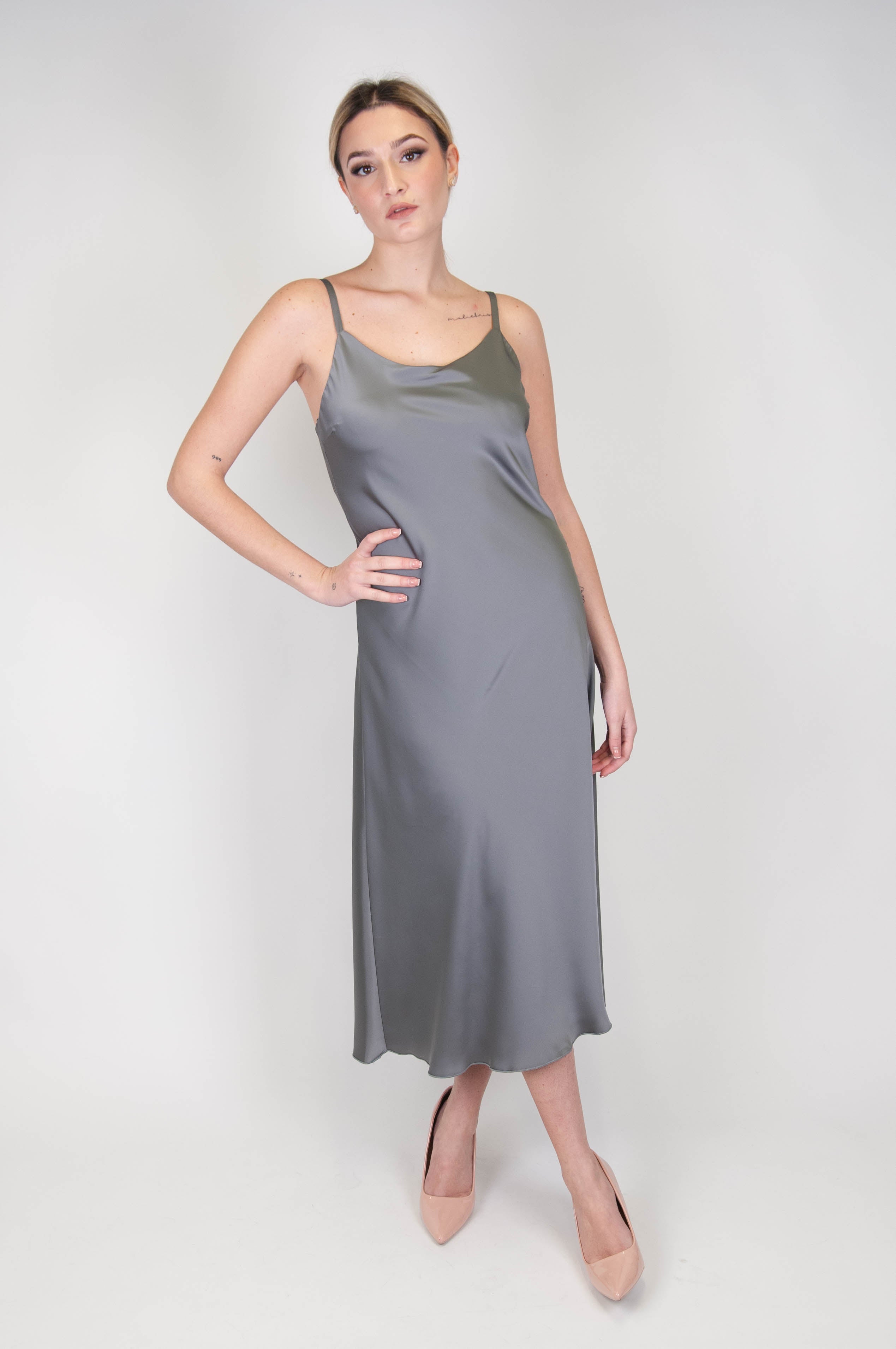 Tension in - Dress with adjustable satin straps