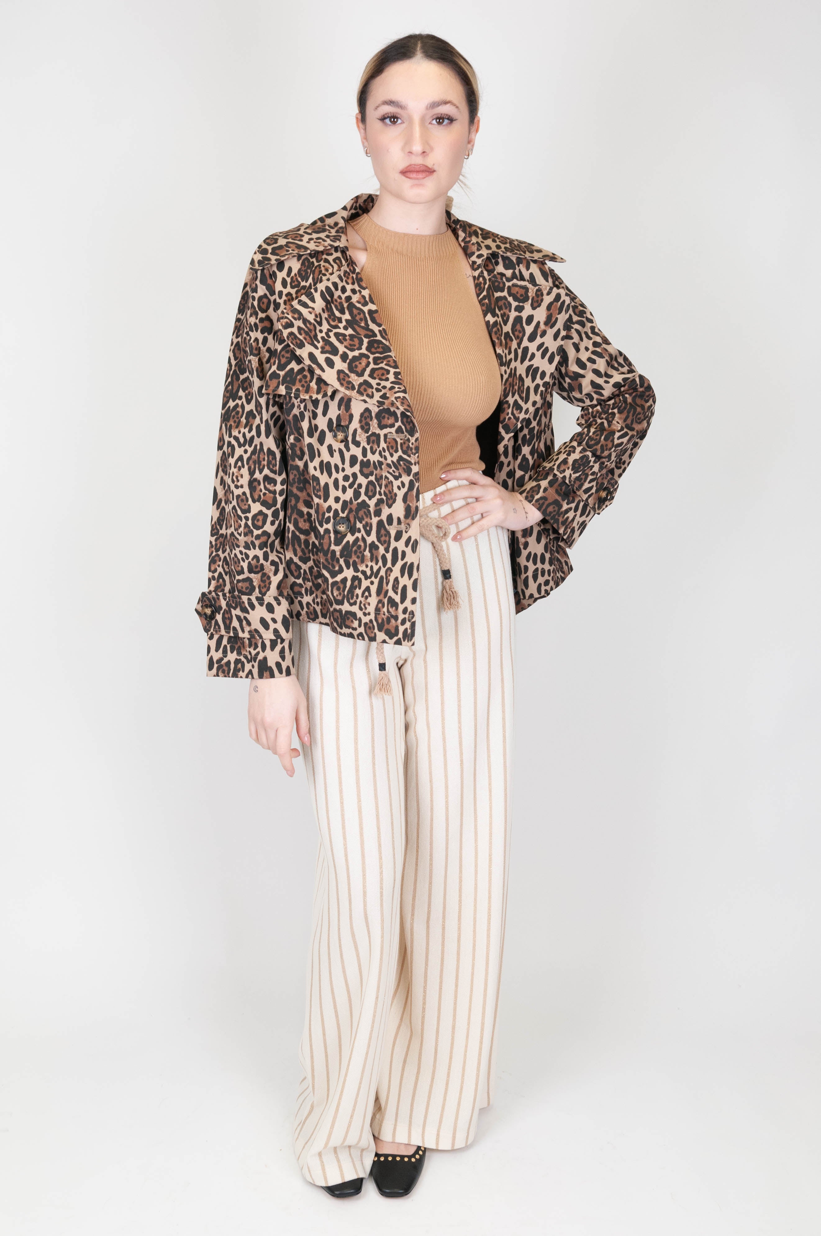 Tension in - Short double-breasted trench coat with animal print