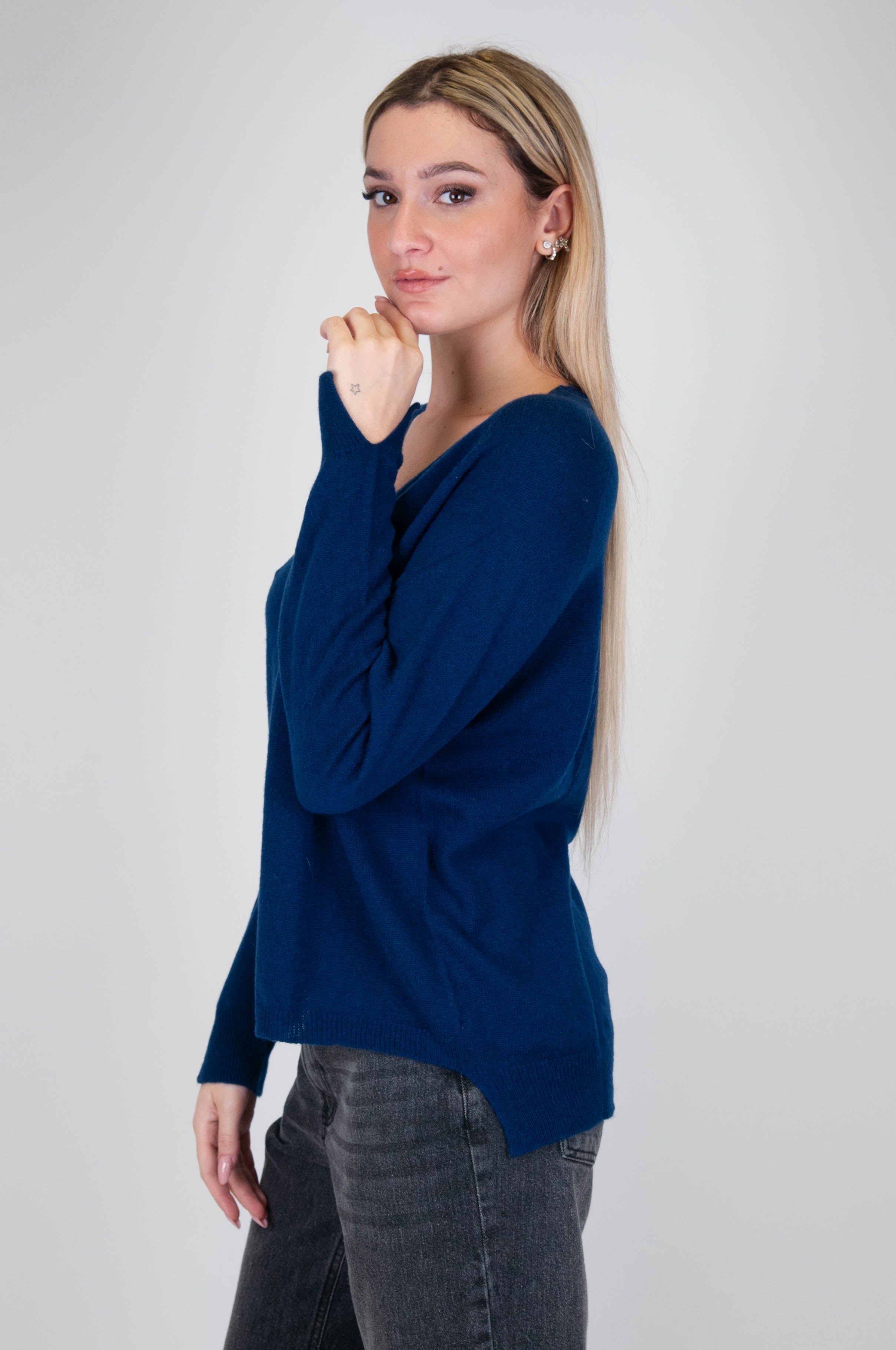 Motel - Maglia con scollo a V 100% in puro cashmere con spacchetti sui polsi