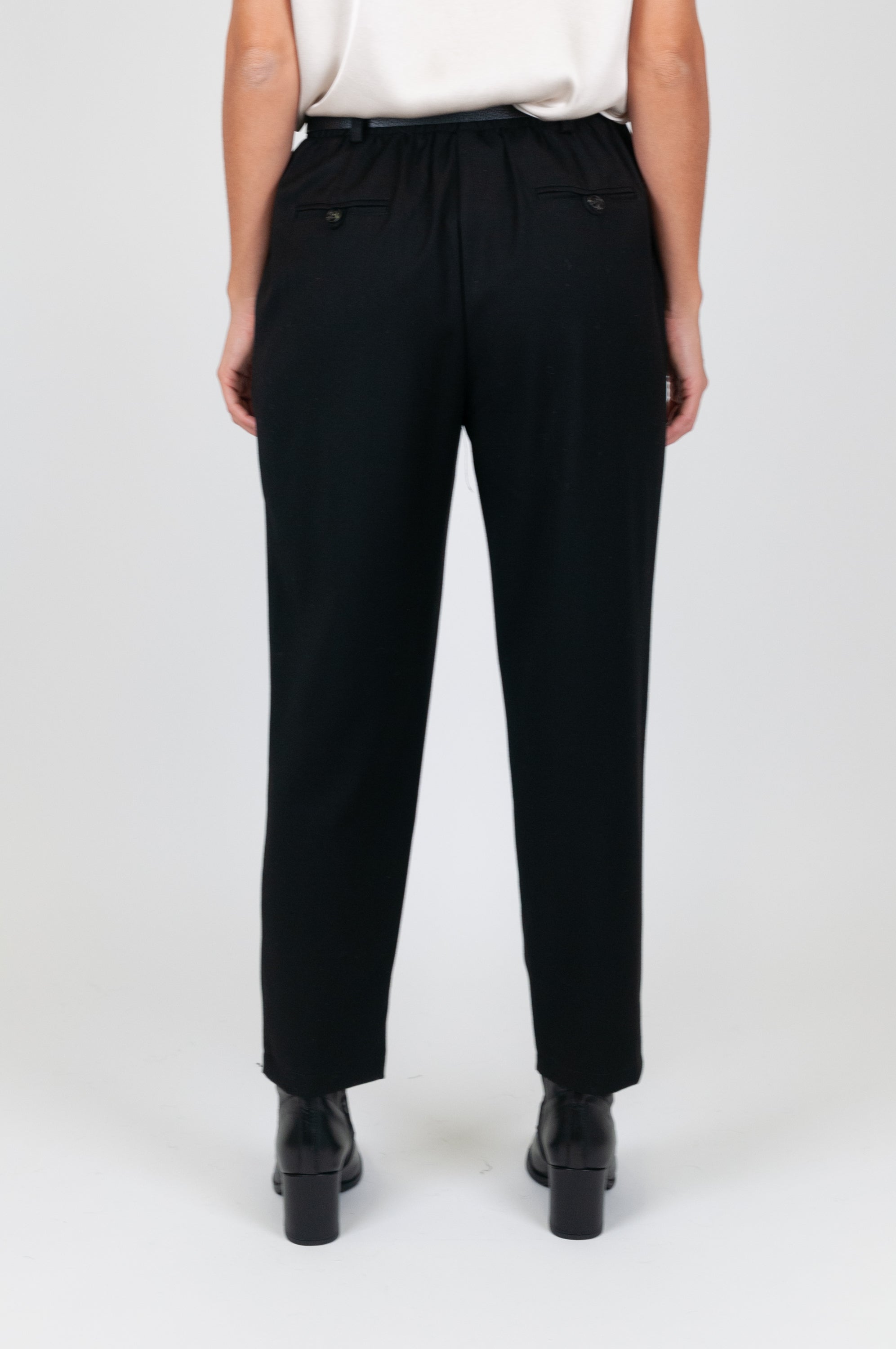 Tension in - Trousers with elastic waist and pleats