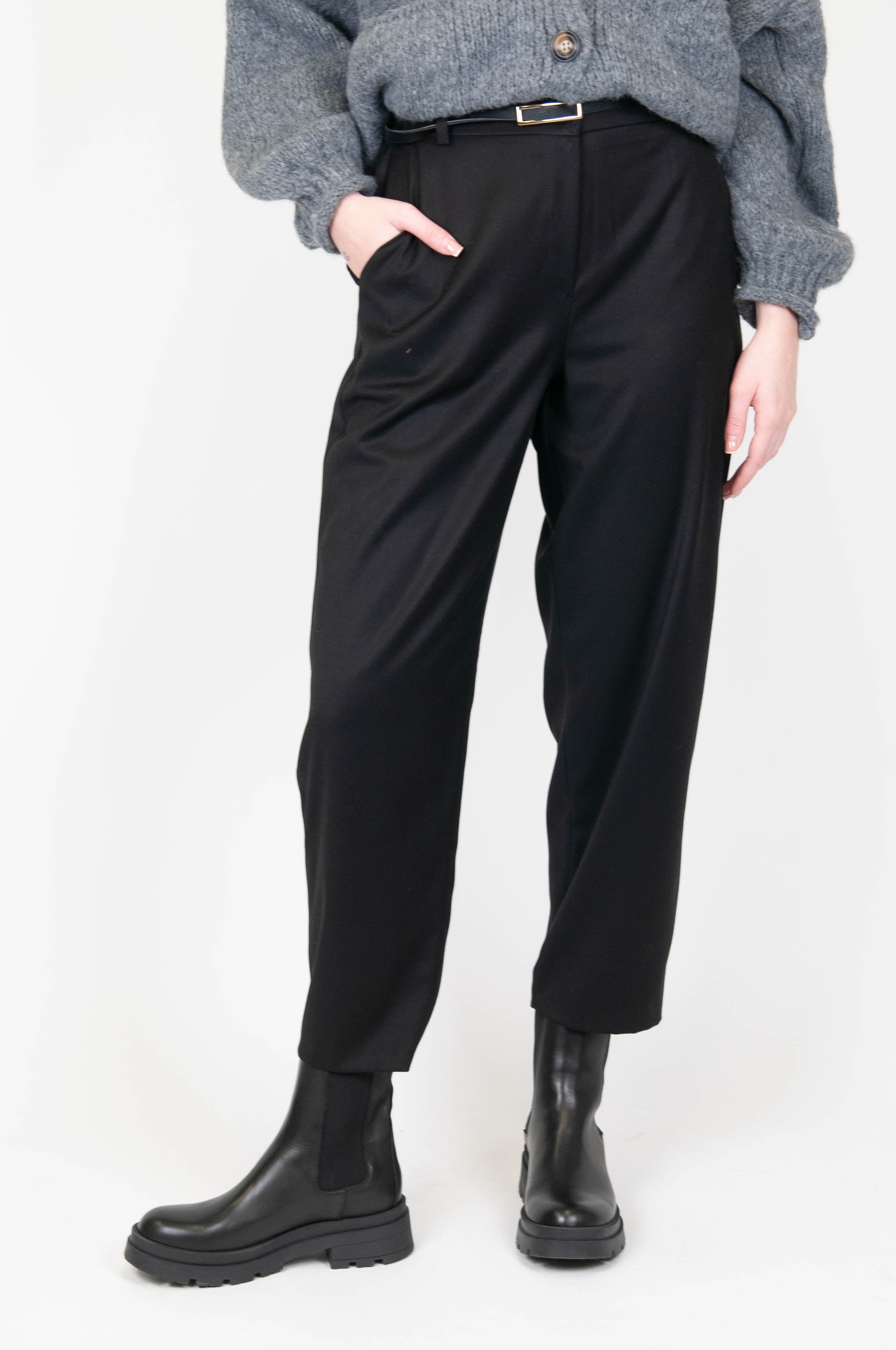 Tensione in - Pantalone regular con elastico in vita