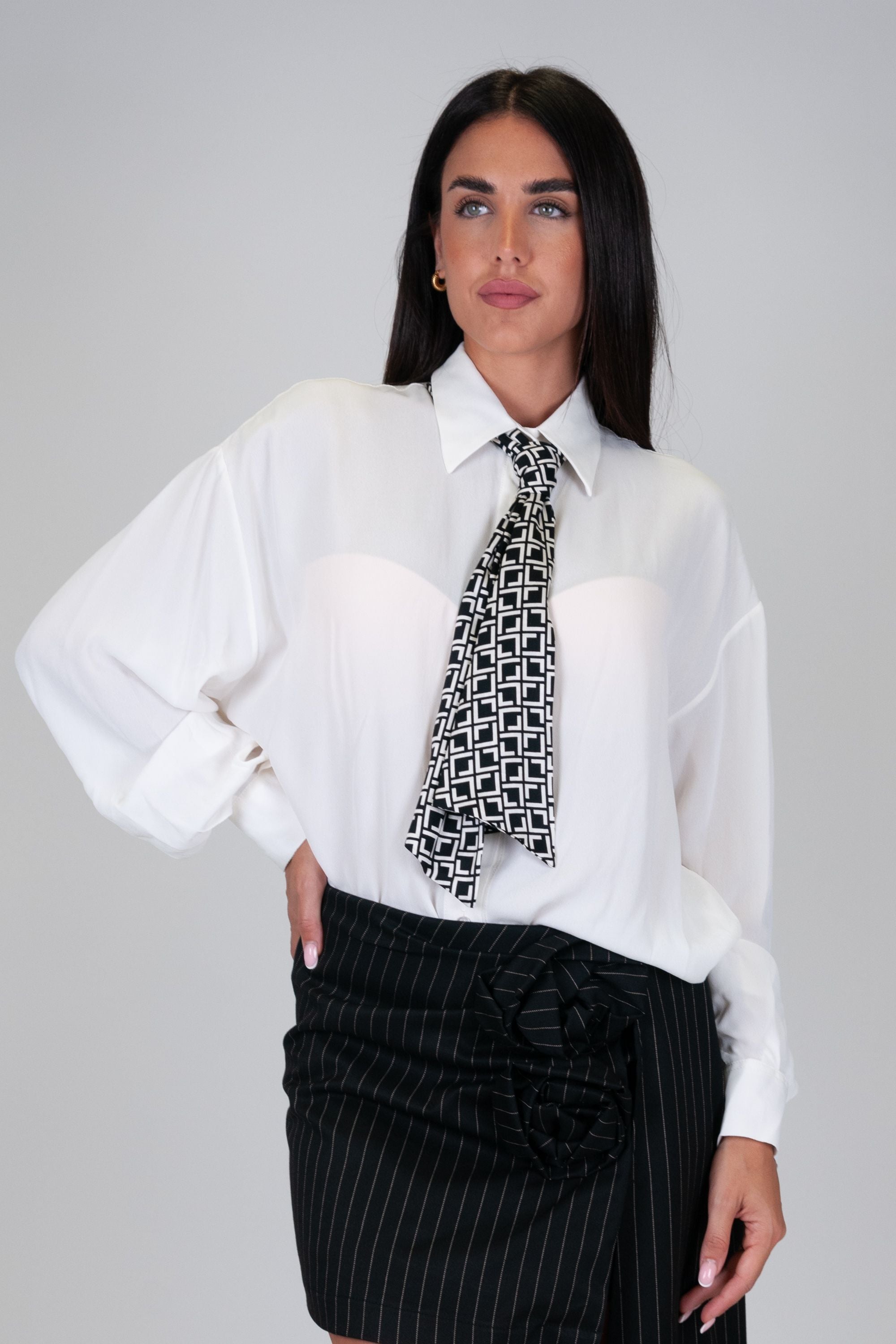 Tension in - Oversized viscose shirt with tie